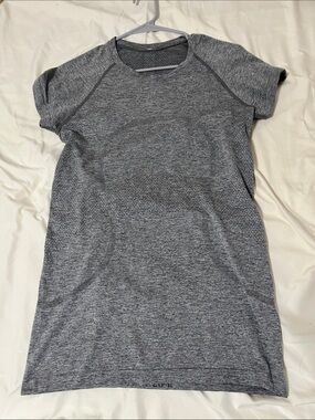 Lululemon Swiftly Tech Tee. Size 8